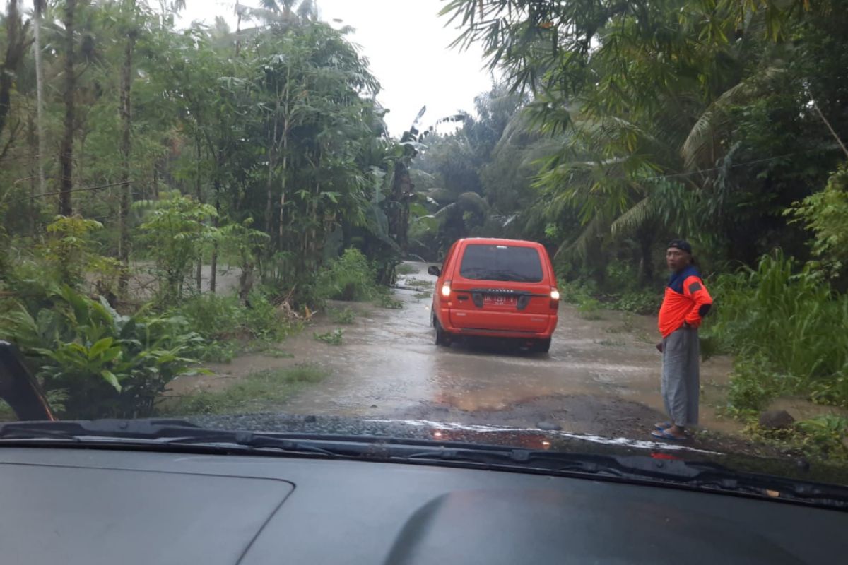 BPBD Lombok Tengah salurkan bantuan korban banjir