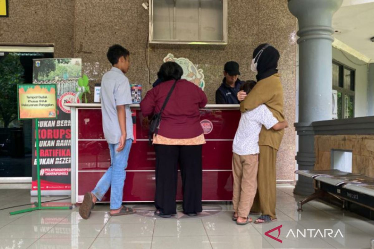 Pengelola Ragunan bantu anak tersesat bertemu orang tua