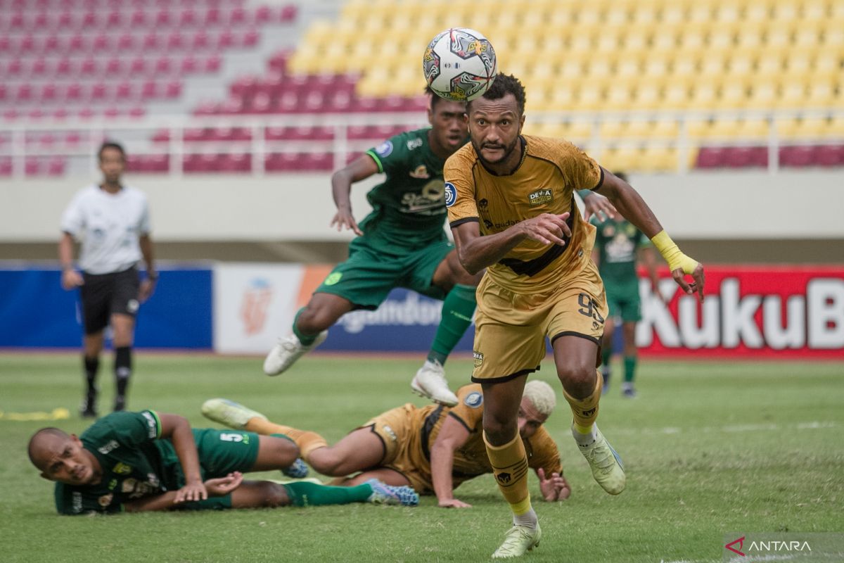 Liga 1 Indonesia - Persebaya Surabaya taklukkan Dewa United 2-1