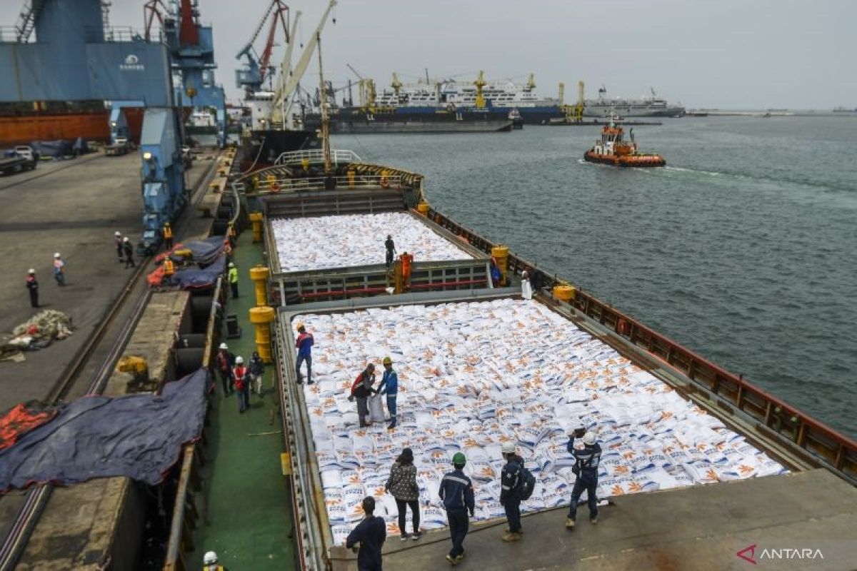 Badan Pangan Nasional menyatakan stok beras Bulog idealnya 1,2 juta ton
