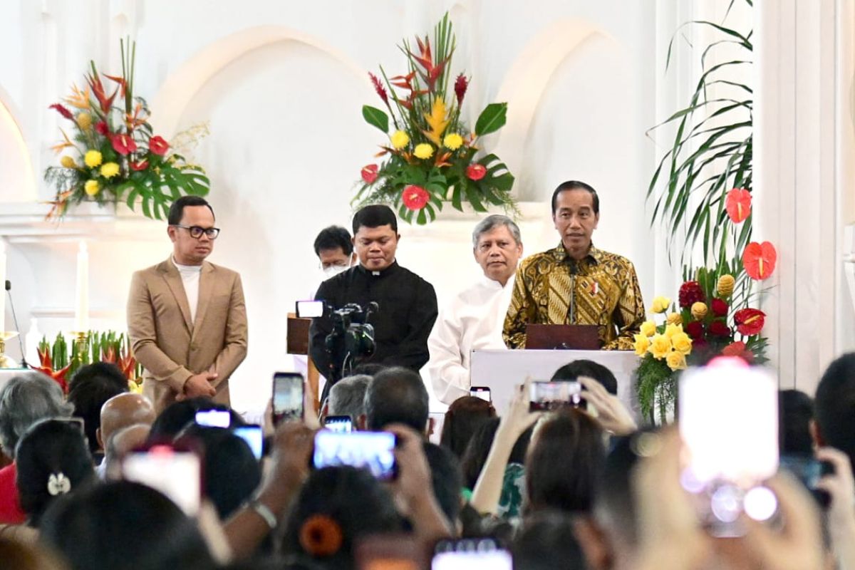 Presiden Jokowi tinjau ibadah Natal sembari sapa umat Kristiani di Bogor