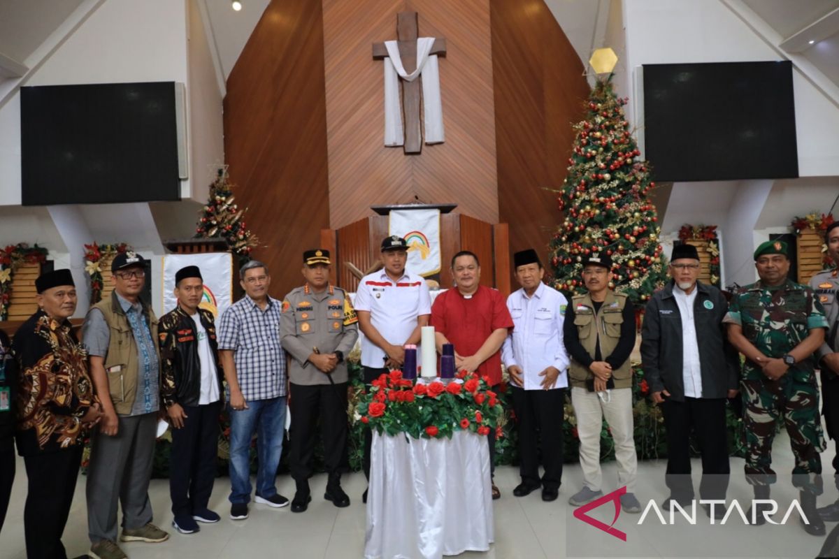 Pemkot Bekasi apresiasi petugas pengamanan Hari Raya Natal 2022