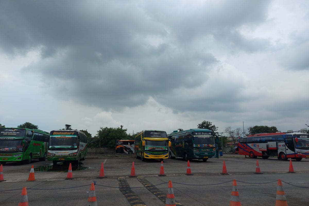 60 unit bus libur Natal di Terminal Pulogebang tidak laik jalan