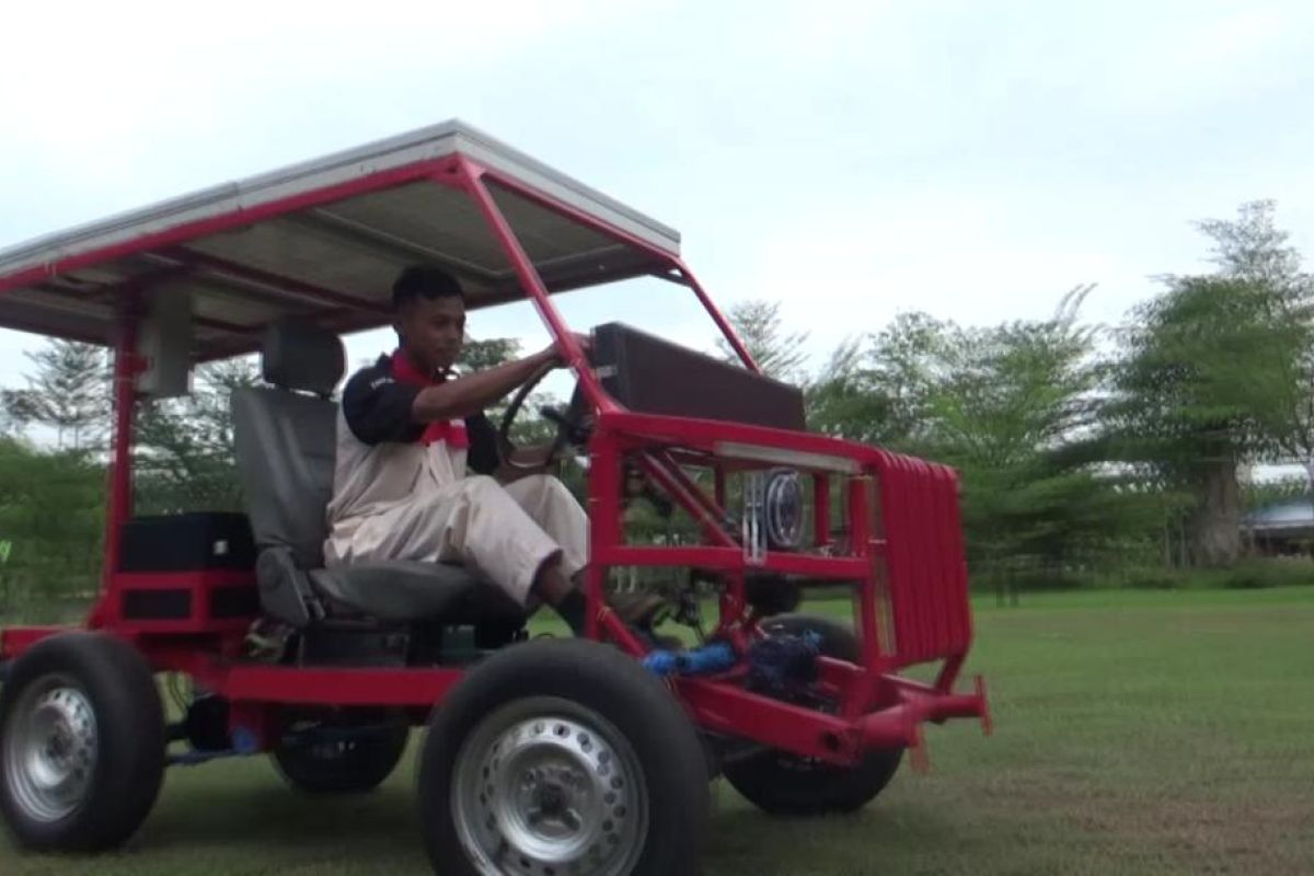 Pelajar SMK di Jombang-Jatim berhasil rakit mobil listrik tenaga surya