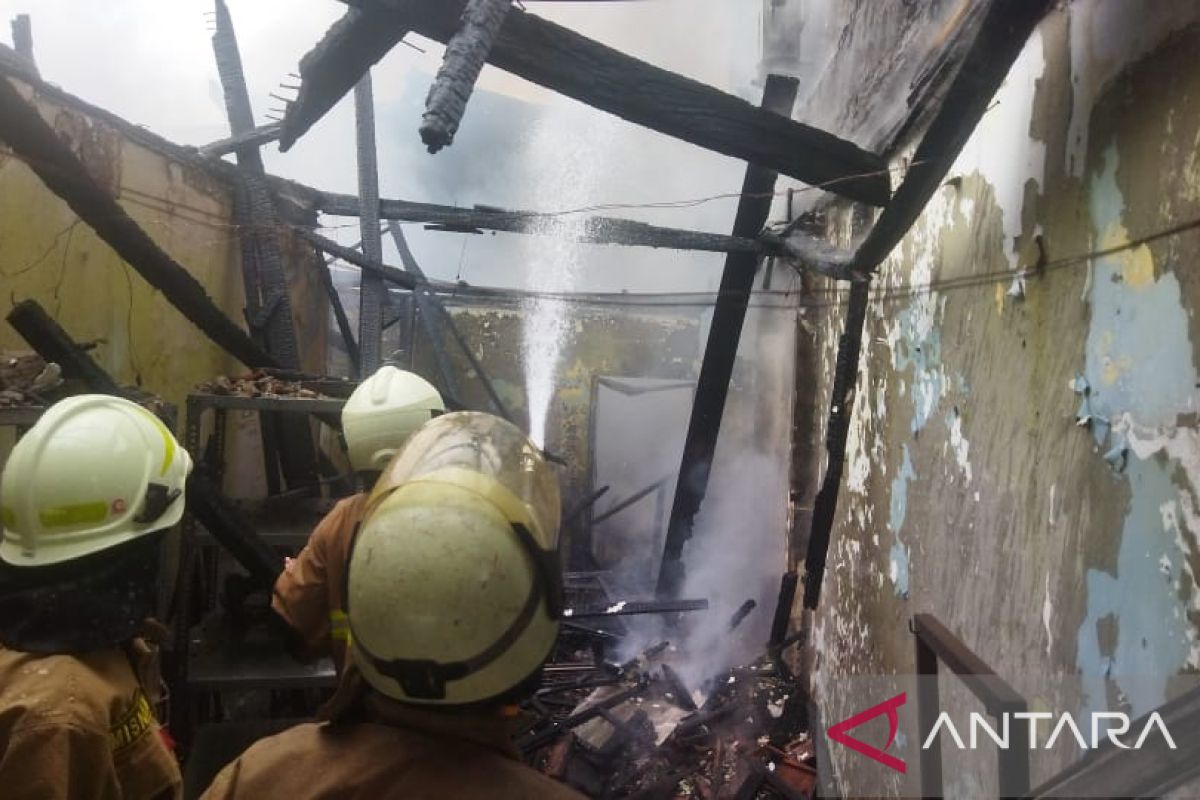 Kebakaran bengkel di Kramat Jati hanguskan dua kendaraan bermotor