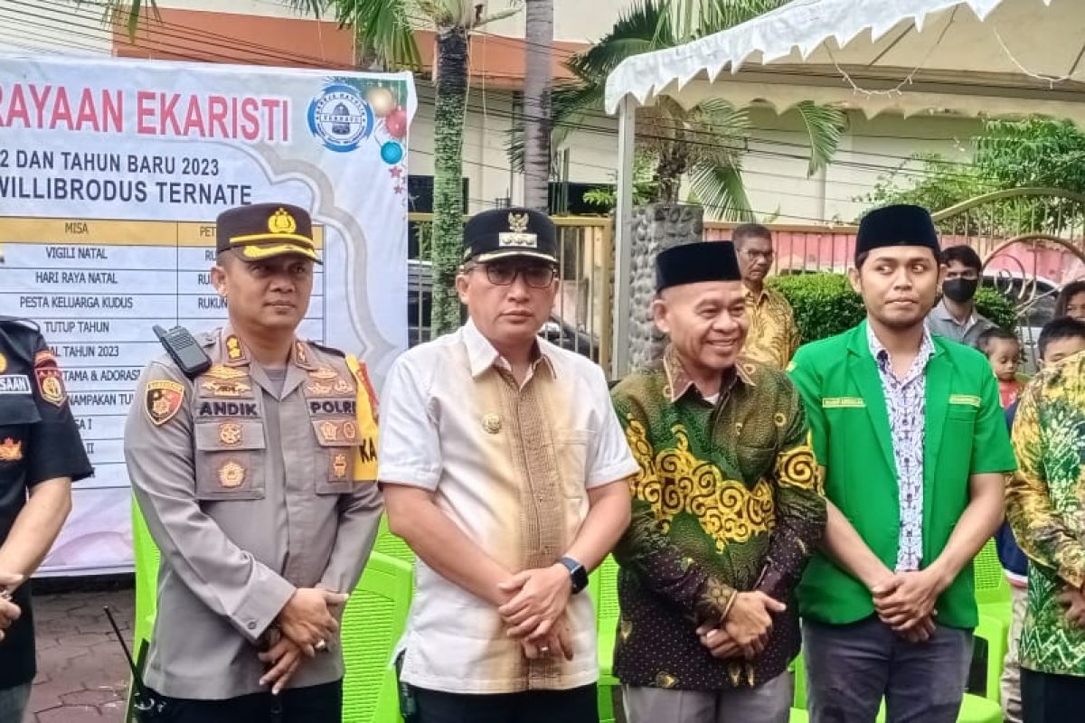 Wali Kota Tauhid berikan apresiasi ibadah Natal di Ternate aman