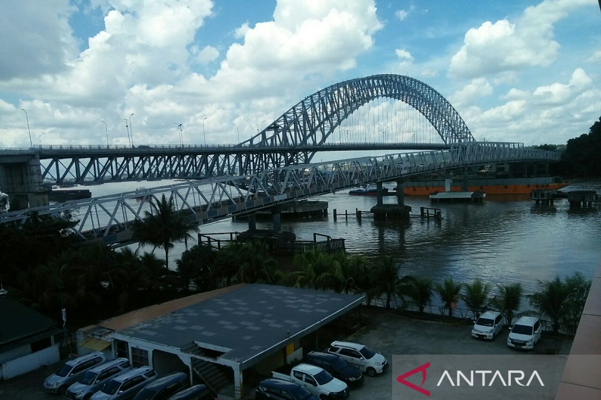 Jembatan Mahakam di Samarinda tetap aman pascaditabrak tongkang