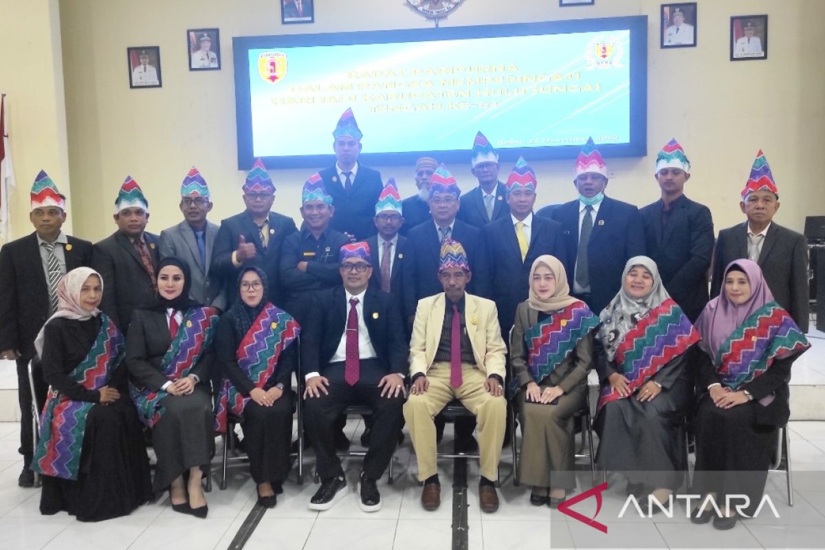 DPRD bersama Pemkab HST sepakati  enam Raperda