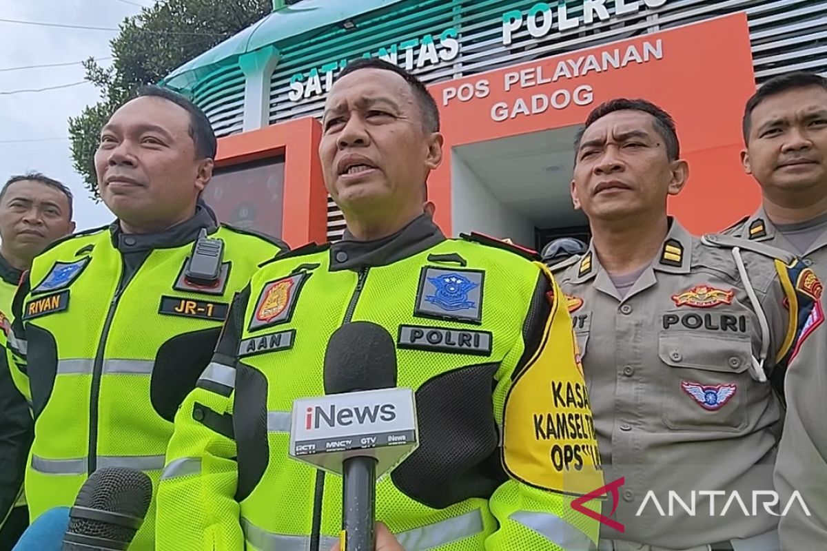 Korlantas Polri patroli arus lalu lintas tempat wisata di Jalur Puncak Bogor