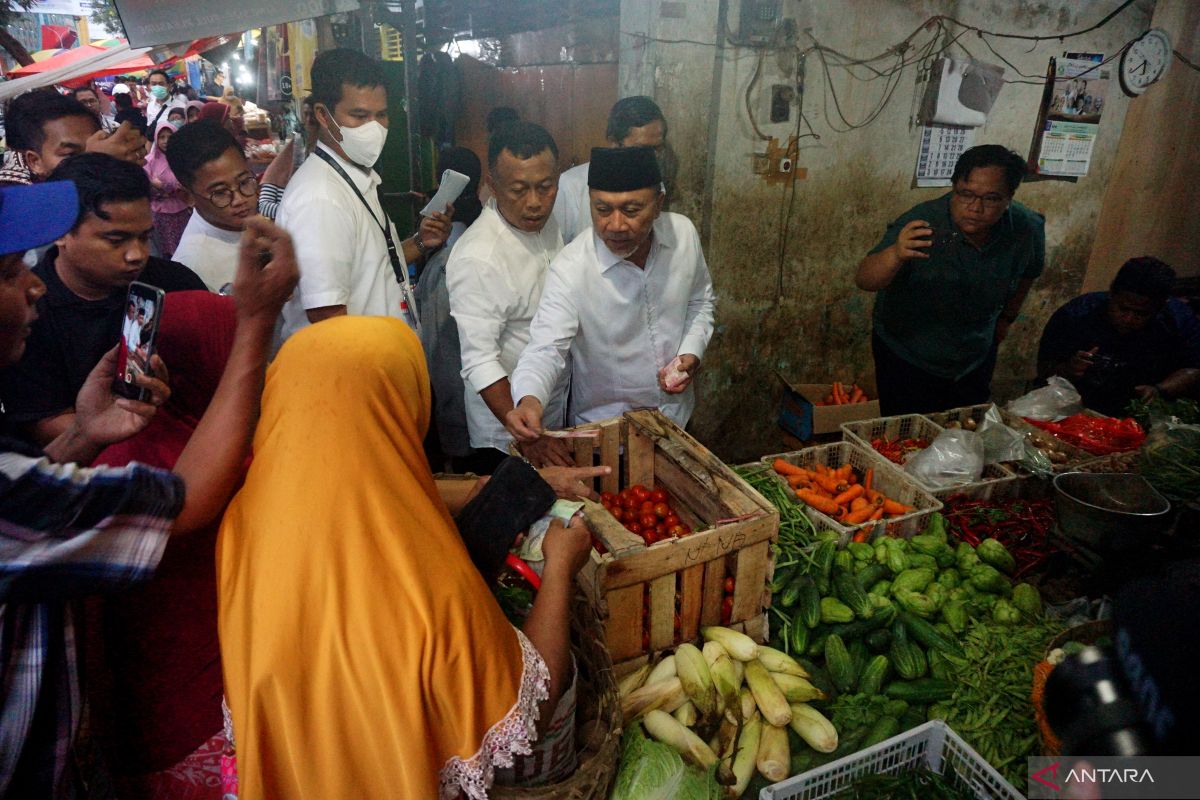 Mendag pantau harga sembako pasar tradisional di Ponorogo