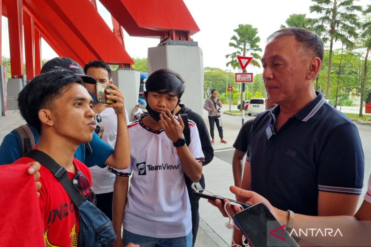 Ketum PSSI Iwan Bule terima dukungan suporter Indonesia di Malaysia