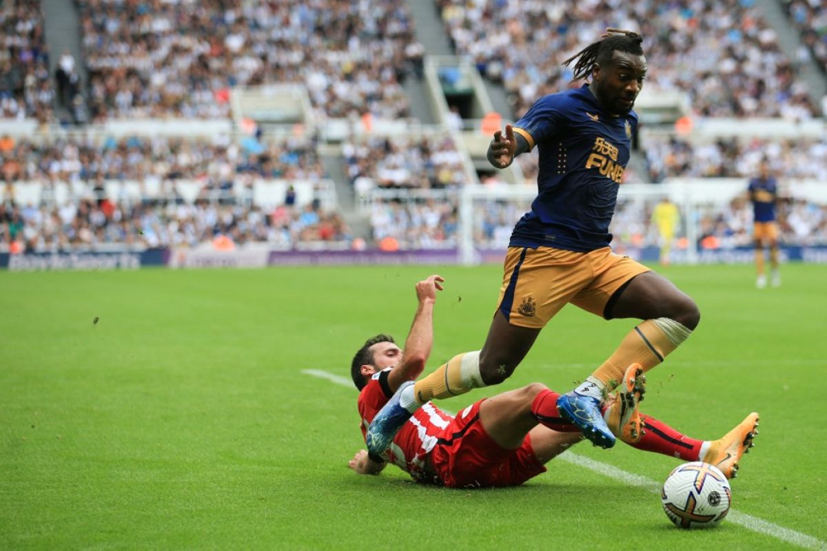 Newcastle lolos ke final Carabao Cup setelah kalahkan Southampton 2-1