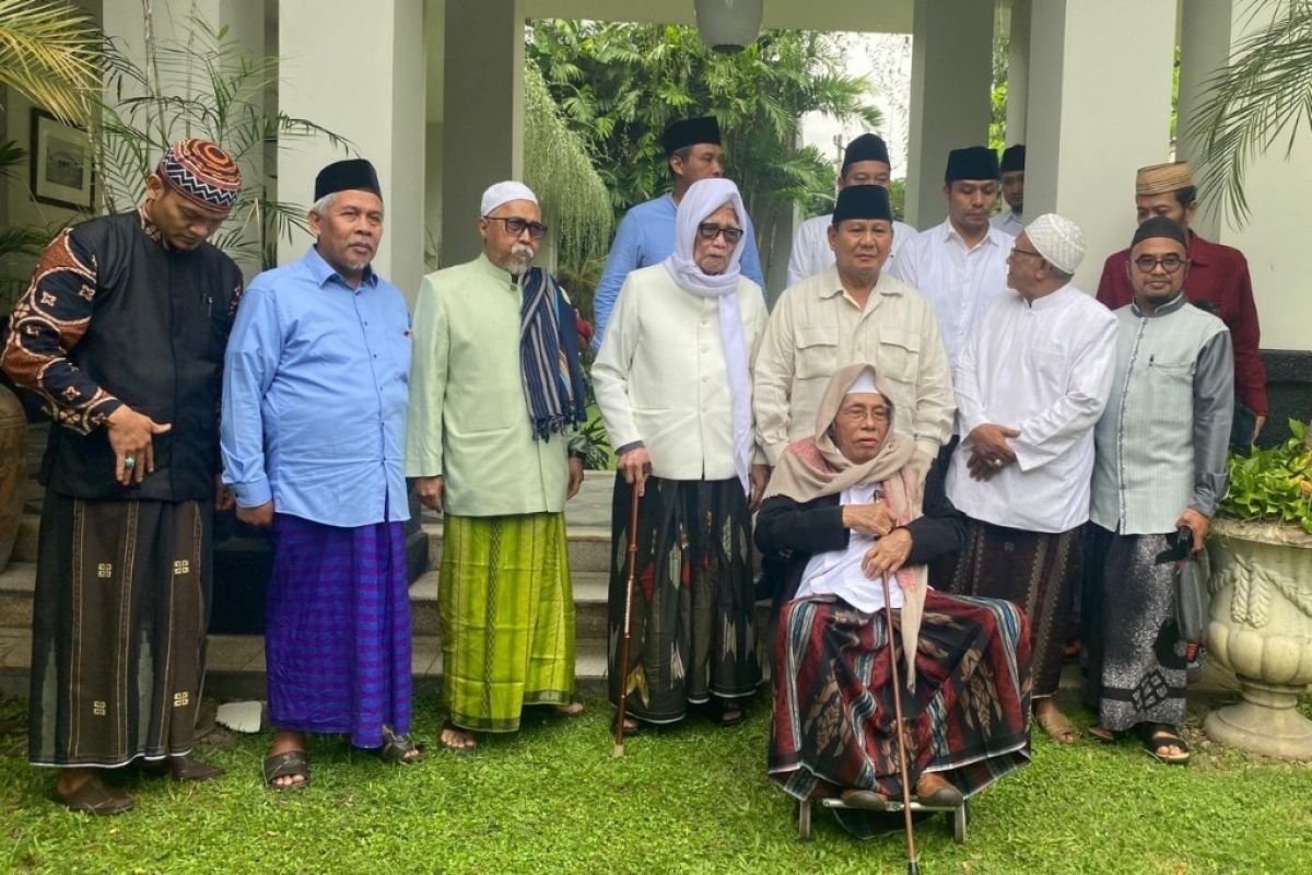 Prabowo holds meeting with East Java Muslim clerics