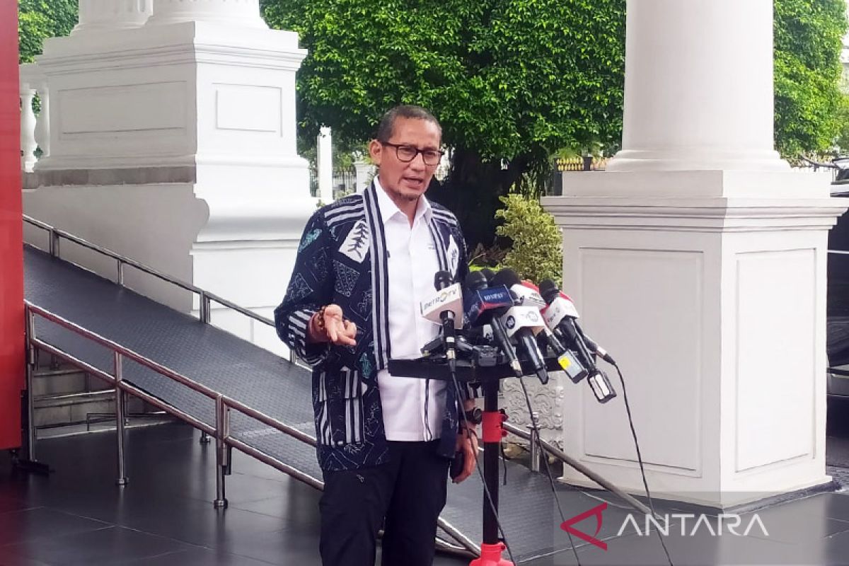 Sandiaga minta wisatawan antisipasi cuaca ekstrem saat liburan