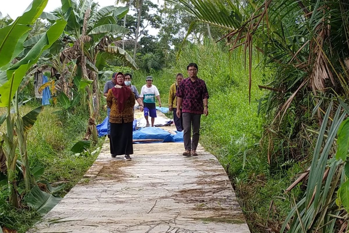 Pembangunan 90 proyek jalan usaha tani di Paser selesai