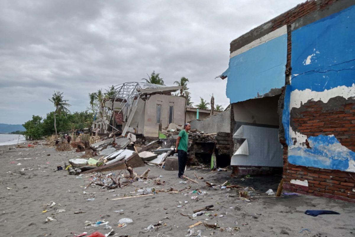 BPBD Mataram melakukan penilaian kerusakan rumah warga akibat abrasi