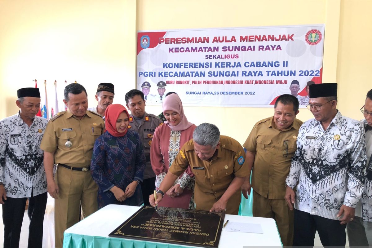 Muda Mahendrawan resmikan Aula Menanjak di Kecamatan Sungai Raya