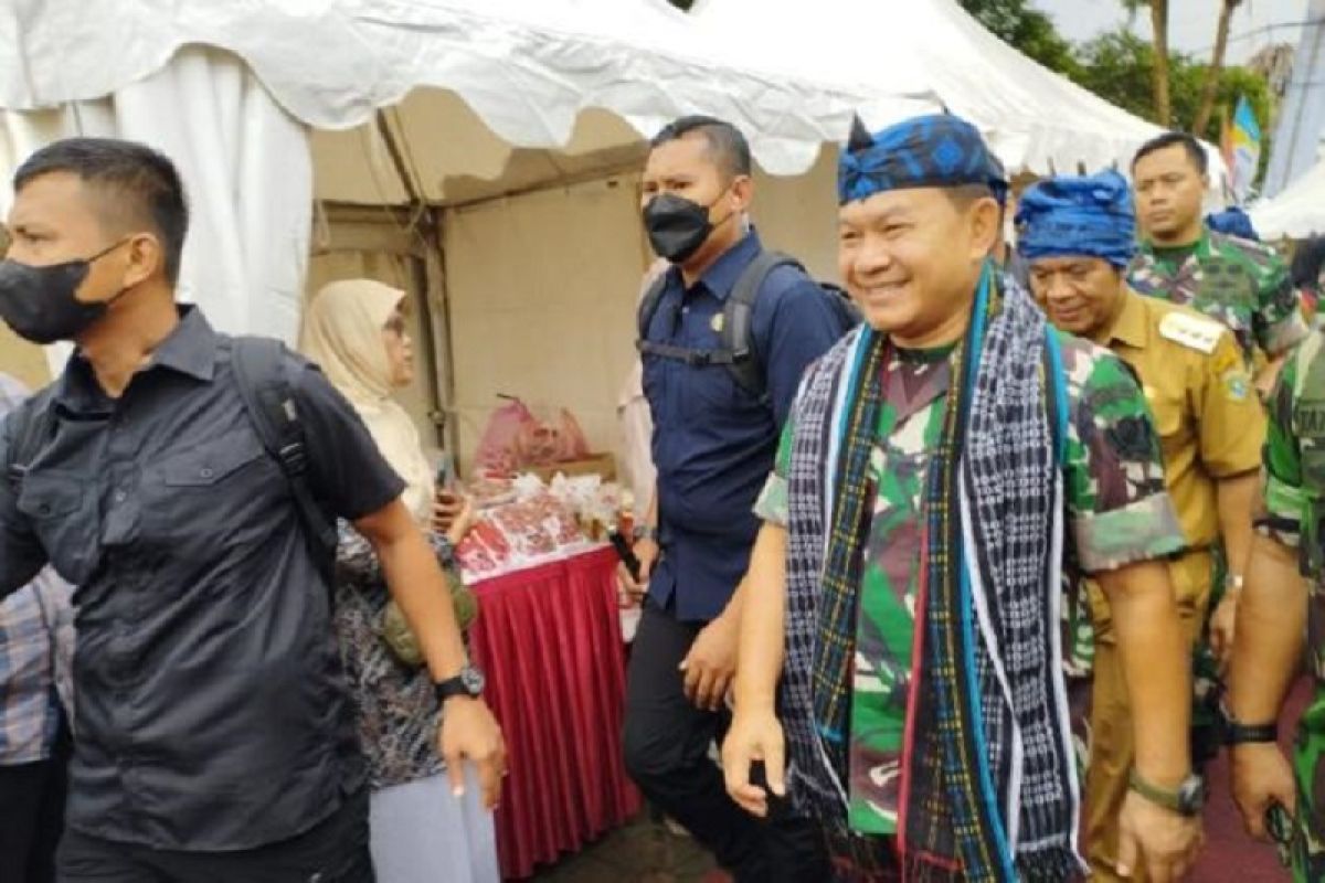 KSAD Jenderal TNI Dudung Abdurachman hadiri pameran persenjataan dan Expo UMKM di Banten