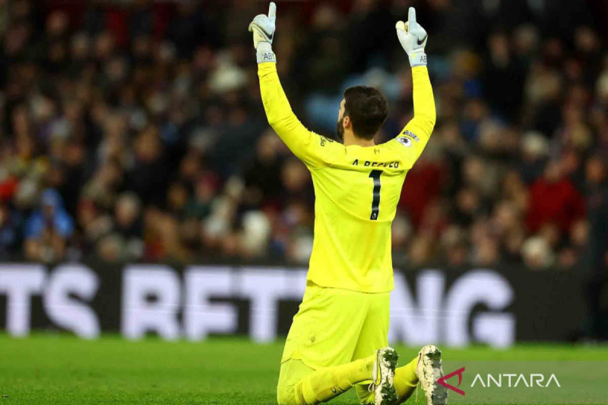 Liverpool kehilangan Alisson dan Ekitike jelang lawan Chelsea