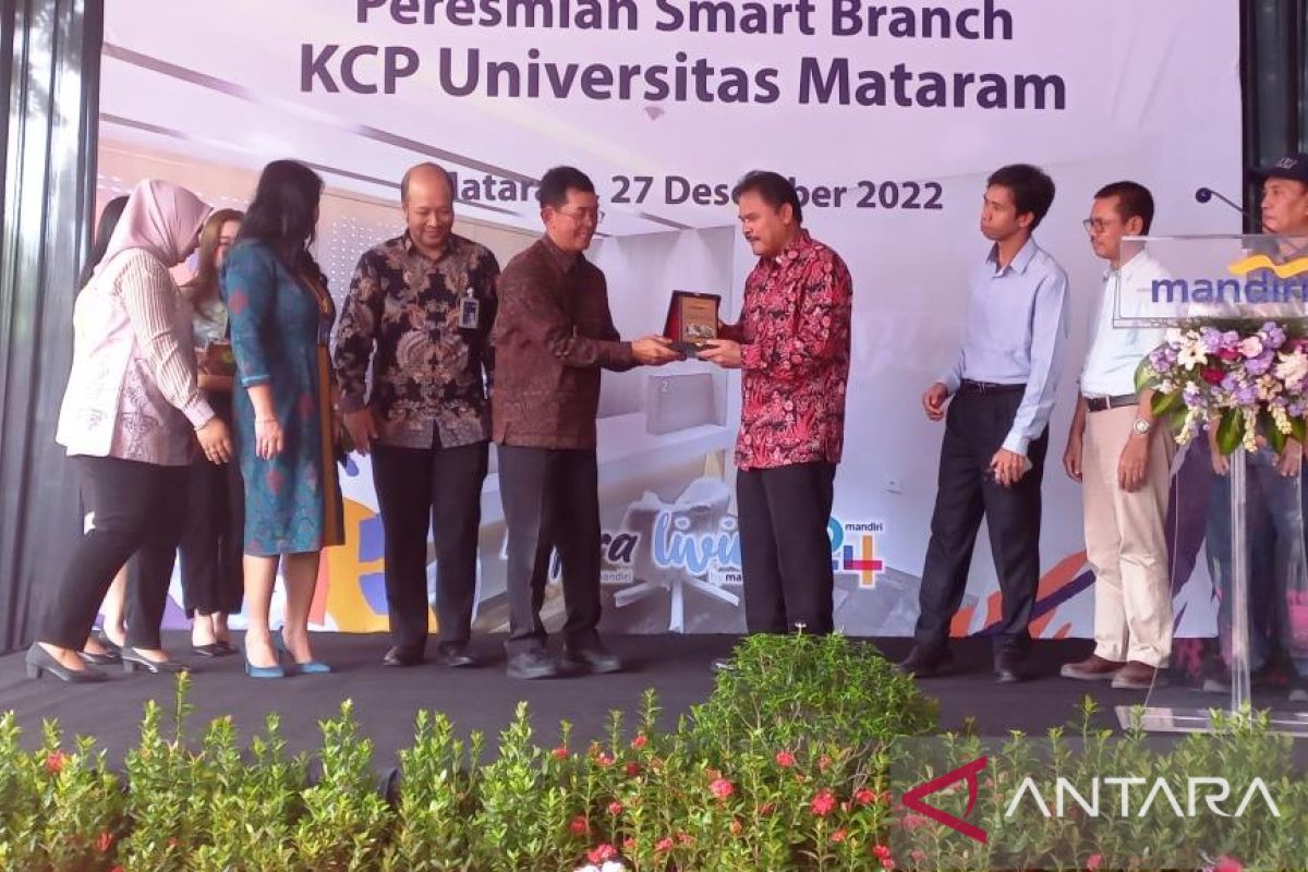 Bank Mandiri permudah mahasiswa bertransaksi lewat KCP Unram