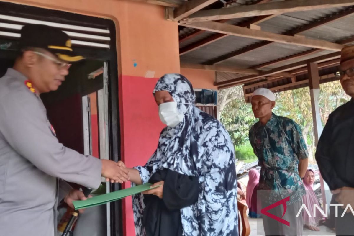 Kapolres Gorontalo Utara salurkan bantuan bagi terdampak kebakaran