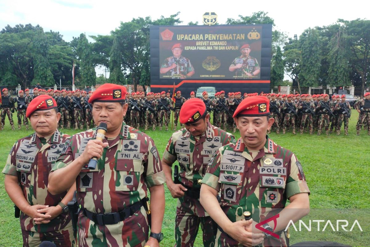 Panglima TNI dan Kapolri terima brevet komando dari pasukan elite Kopassus