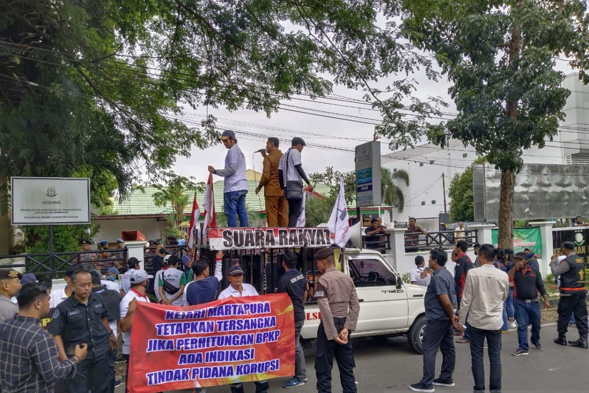Unjuk rasa dugaan korupsi dana perjadin di Kejari Banjar
