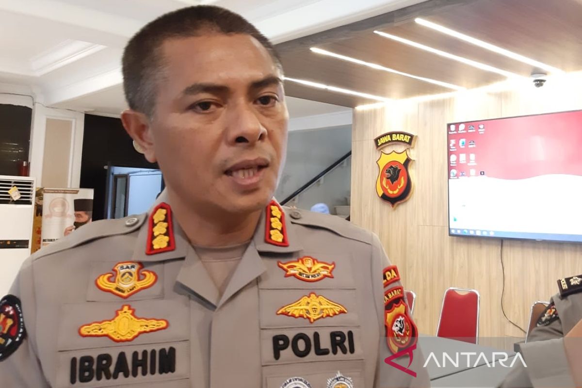 Polda Jabar minta warga lapor ke kepolisian jika buat acara kembang api di malam tahun baru