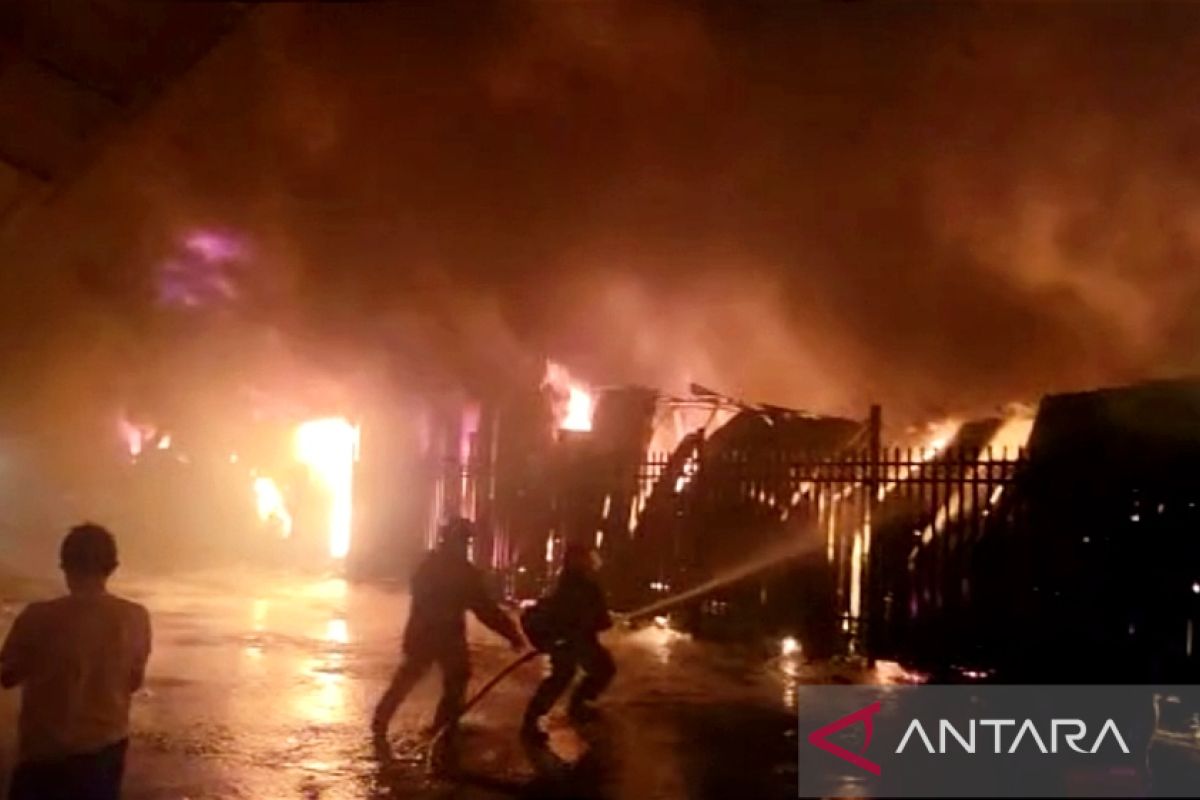 Polisi selidiki penyebab kebakaran Pasar Sentral Makassar