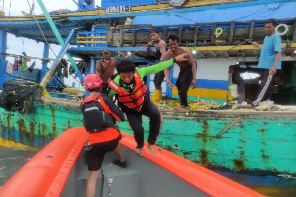 13 Anak Buah Kapal KY 02 berhasil diselamatkan saat karam di perairan Karimata