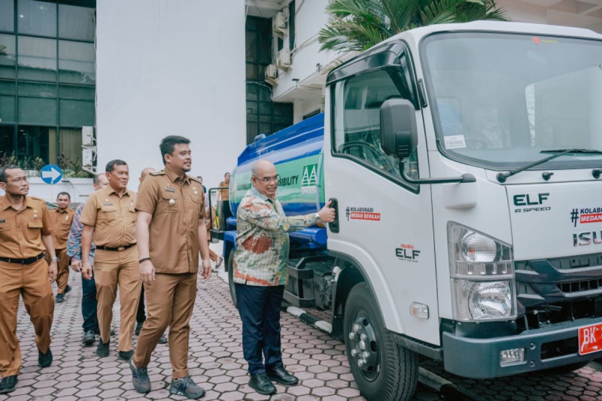 Wali Kota Medan terima tiga mobil tangki siram tanaman pinggir jalan