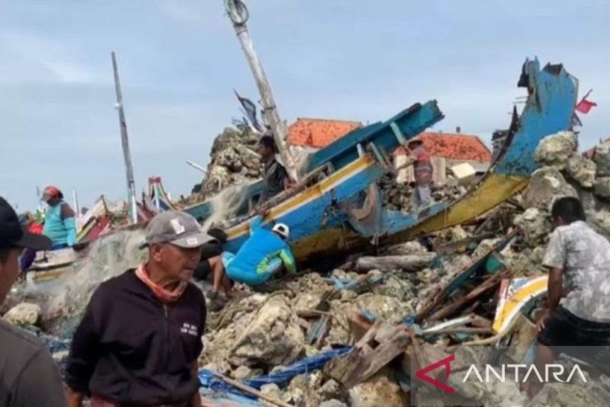 BPBD Pamekasan data jumlah perahu nelayan yang rusak akibat ombak besar