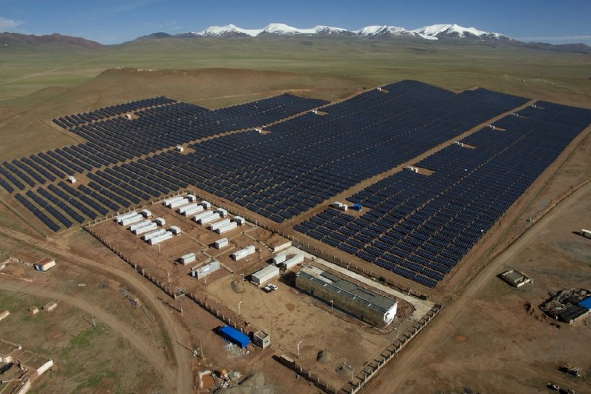 Proyek PLTS berkapasitas 120.000 kilowatt di Tibet mulai beroperasi
