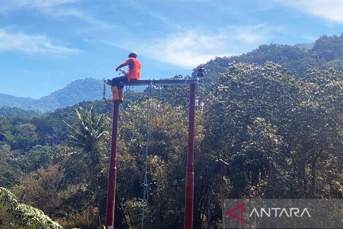 PLN NTT alirkan listrik bagi 31 desa dan dusun jelang akhir tahun