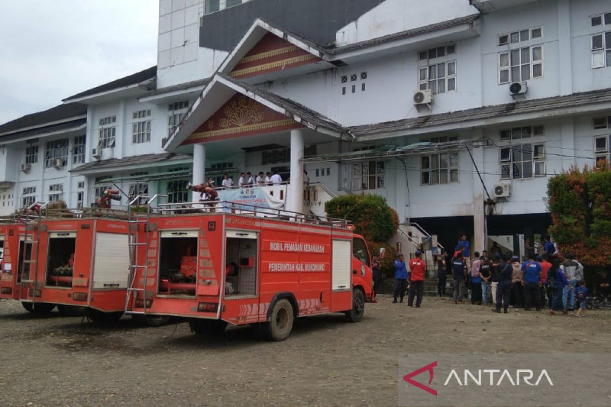 Sebanyak 71 petugas damkar Mukomuko tuntut pembayaran honor