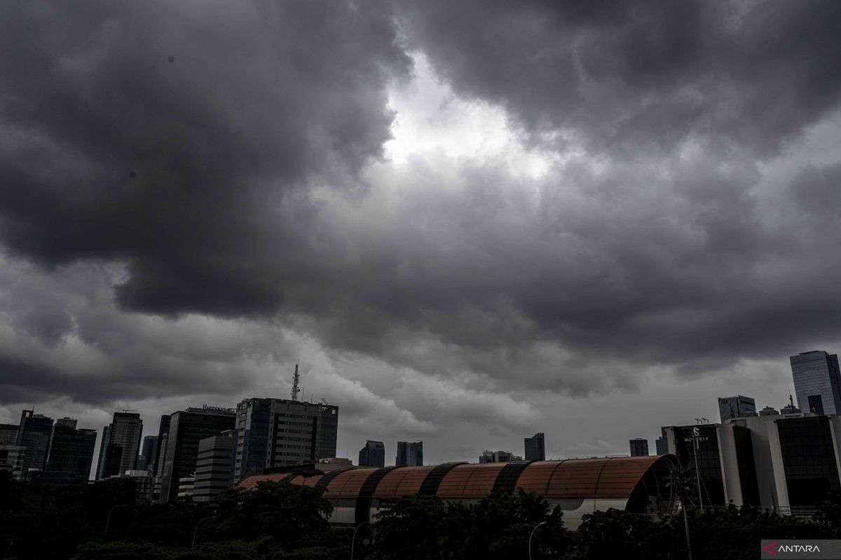 Siang hari, kota-kota besar di Indonesia diprediksi hujan