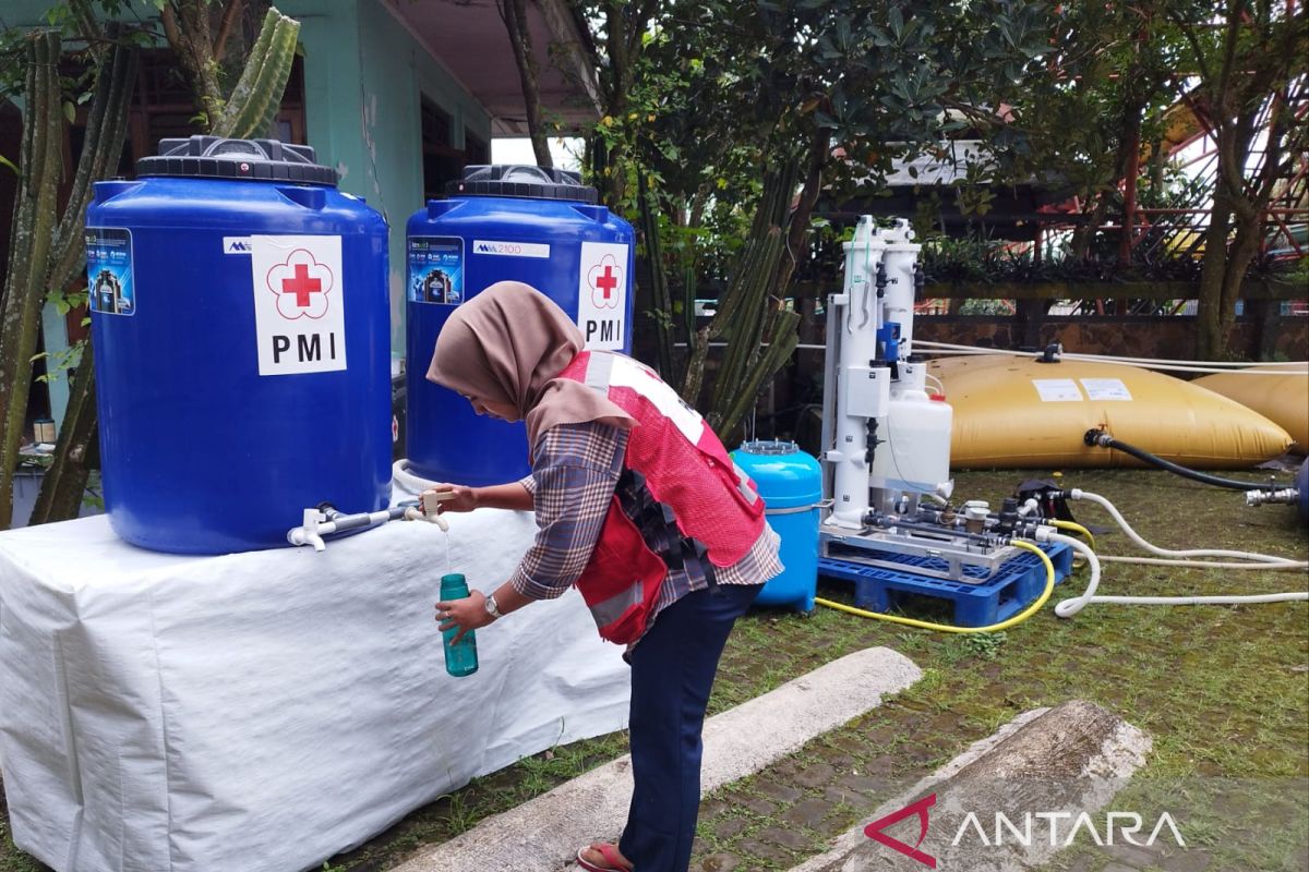 Layanan air siap minum gratis dibuka PMI untuk korban gempa Cianjur