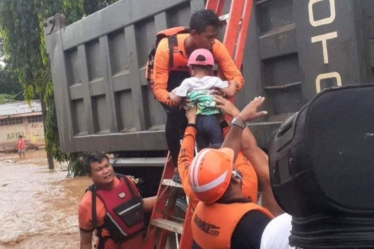 Korban jiwa banjir Filipina bertambah jadi 32 orang