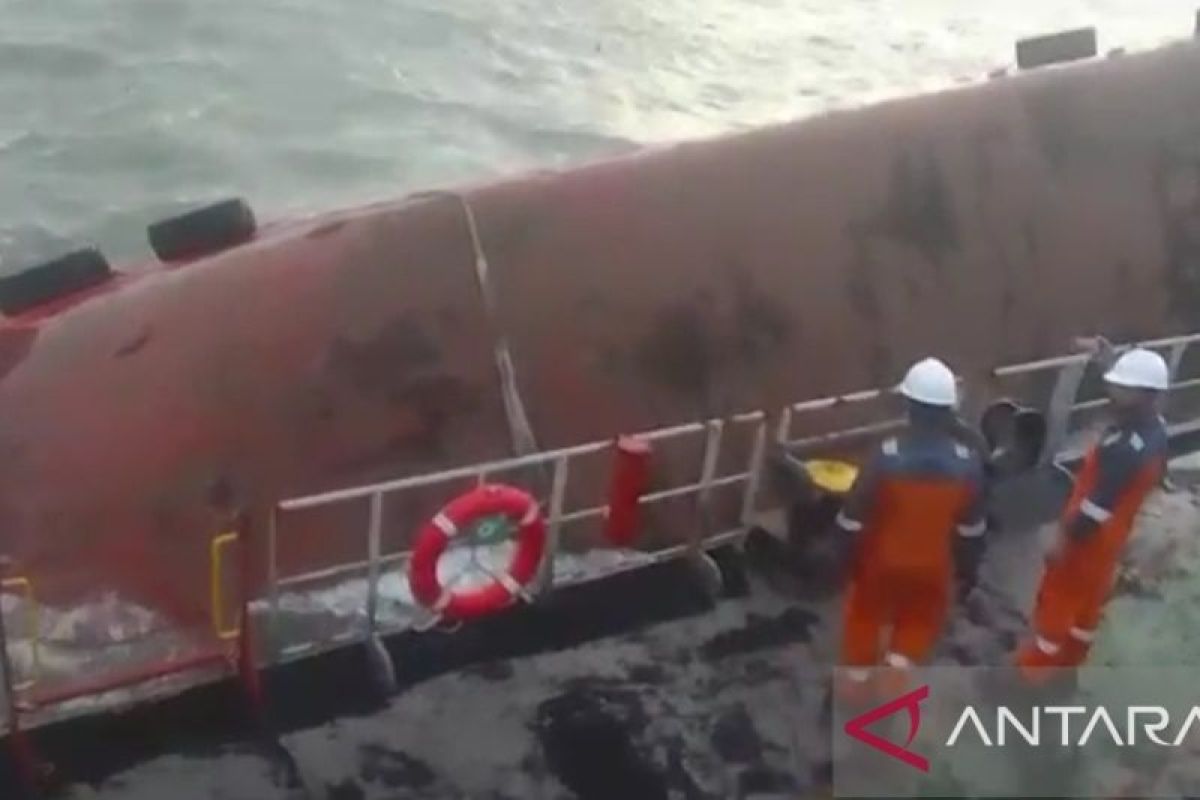Sebuah kapal crane batu bara dilaporkan tenggelam di laut Banyuasin