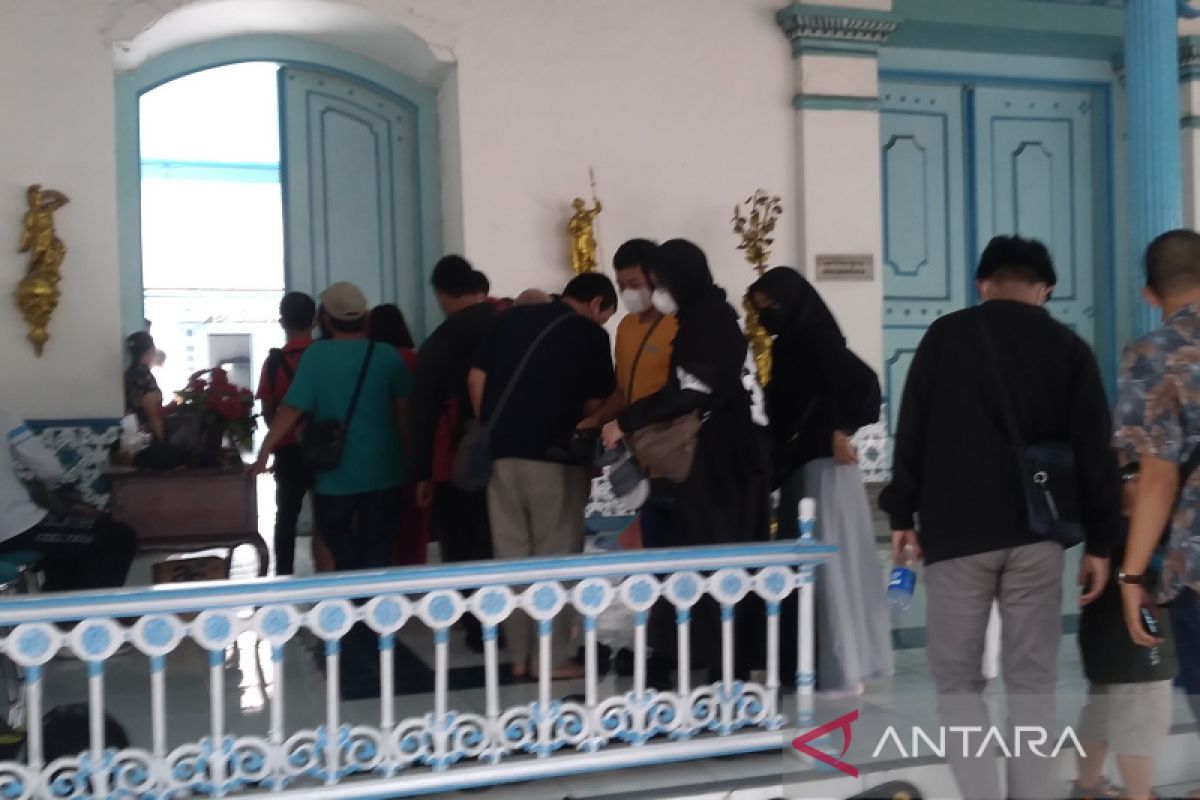Ratusan wisatawan kunjungi Keraton Surakarta