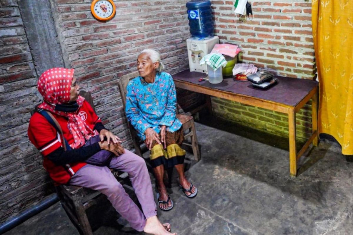 Pemkot Madiun salurkan bantuan permakanan bagi 478 lansia-disabilitas
