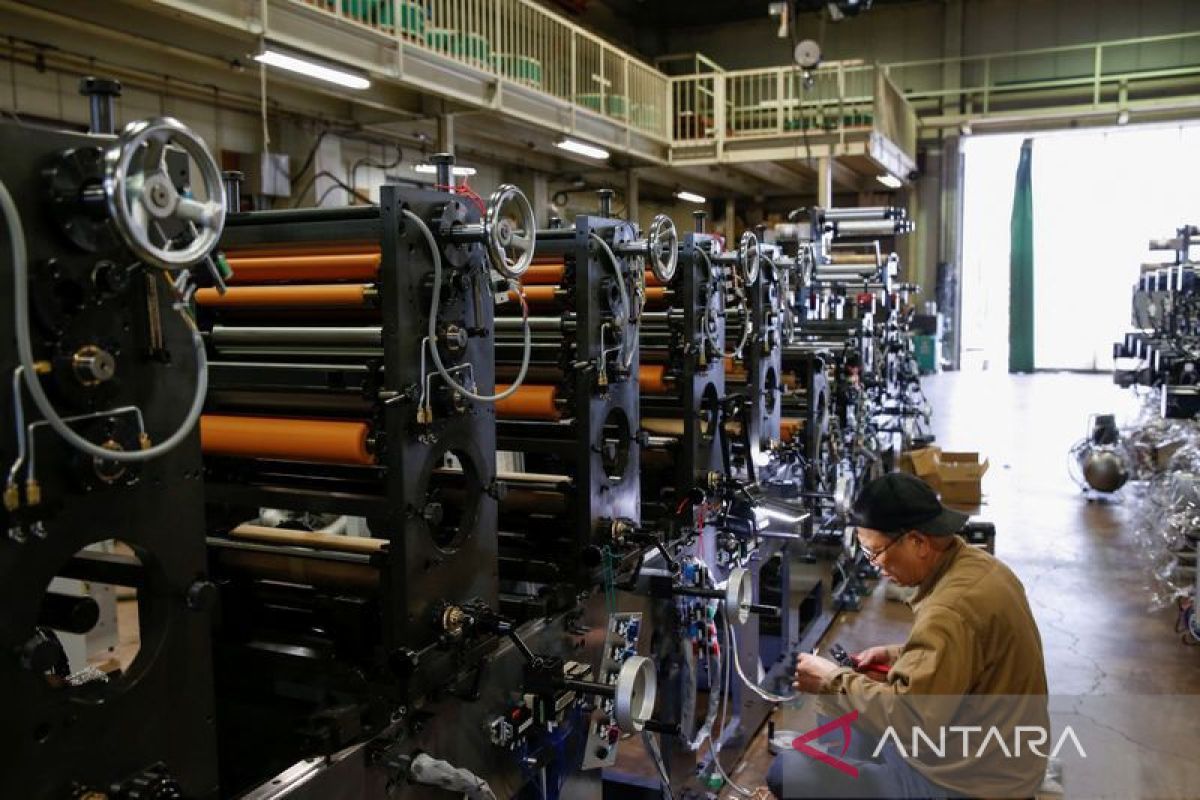 Produksi pabrik Jepang November turun karena permintaan global melemah