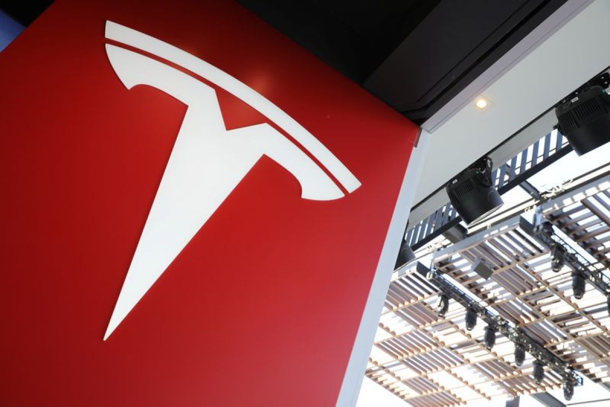 Tesla berencana kurangi jadwal produksi di Shanghai
