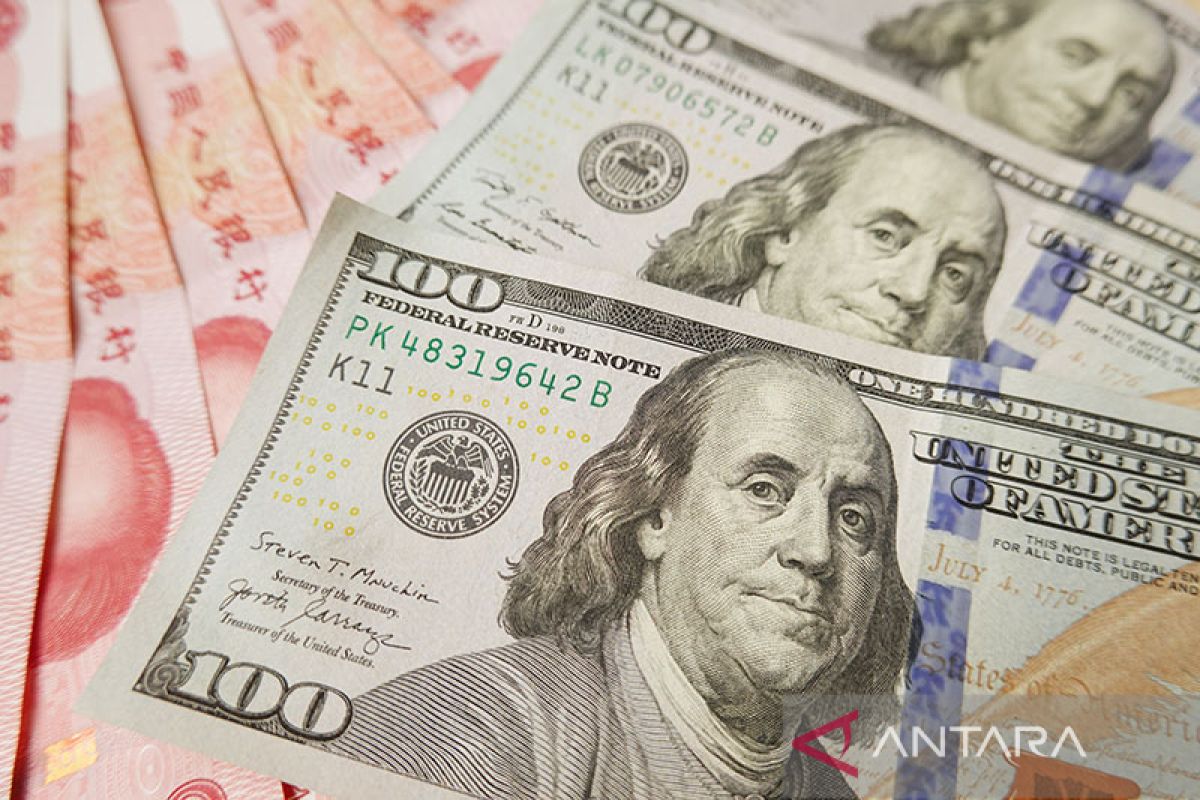 Yuan anjlok 355 basis poin menjadi 6,7737 terhadap dolar AS