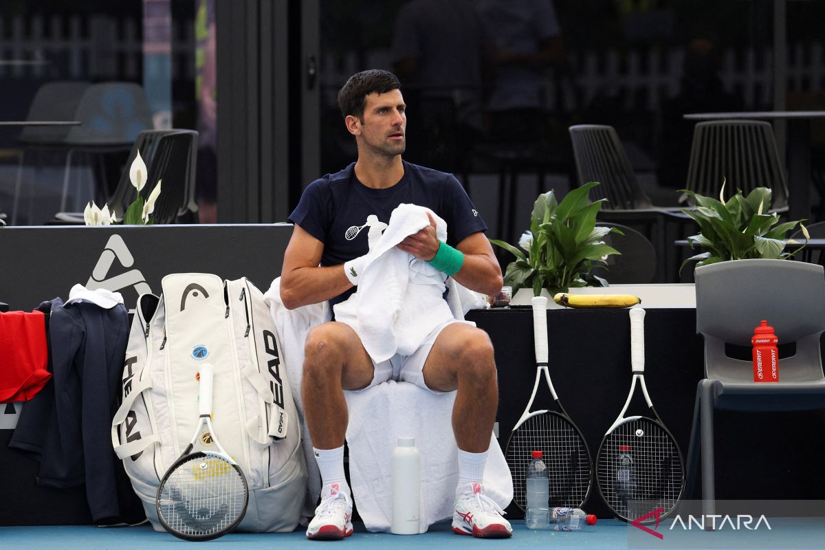 Djokovic jalani laga sengit sebelum memenangi gelar Adelaide