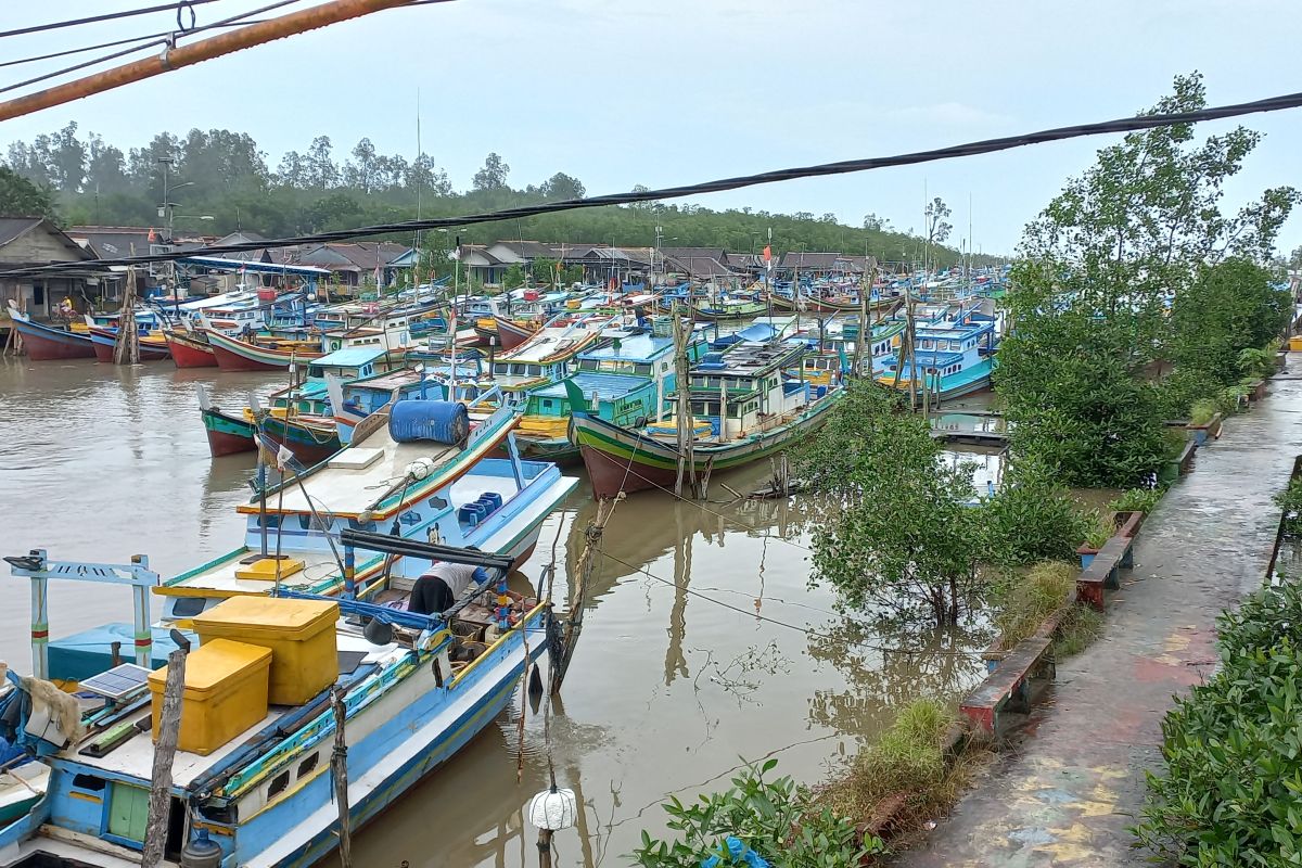 Bupati Bangka Tengah mengingatkan nelayan waspada cuaca ekstrem