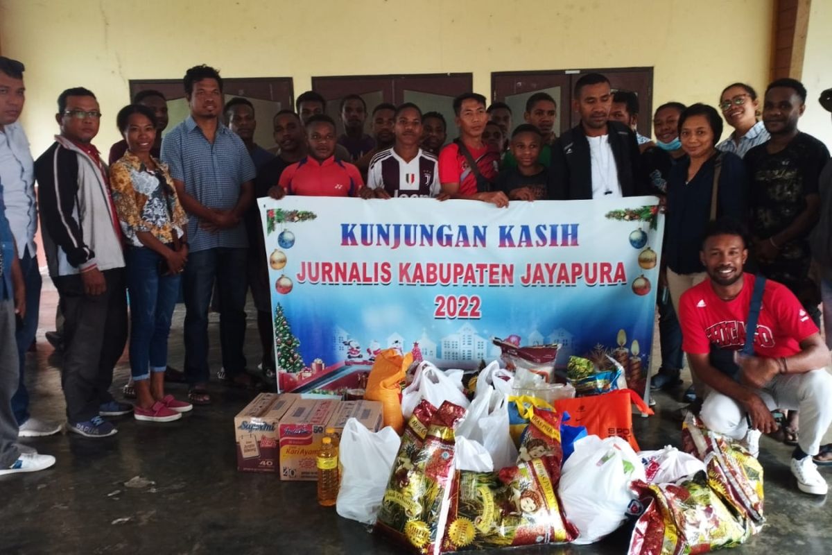 Jurnalis Kabupaten Jayapura lakukan kunjungan kasih ke Panti Asuhan Polomo