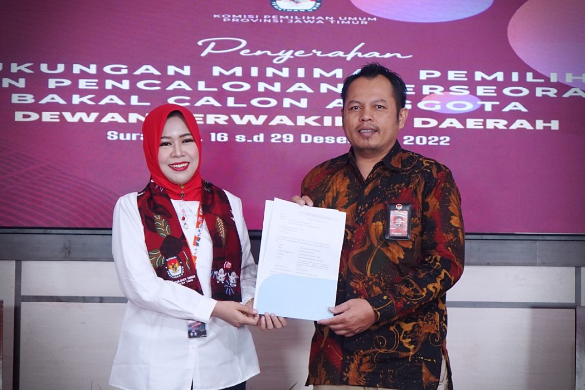 KPU Jatim terima dokumen dukungan bakal calon DPD Siti Rafika