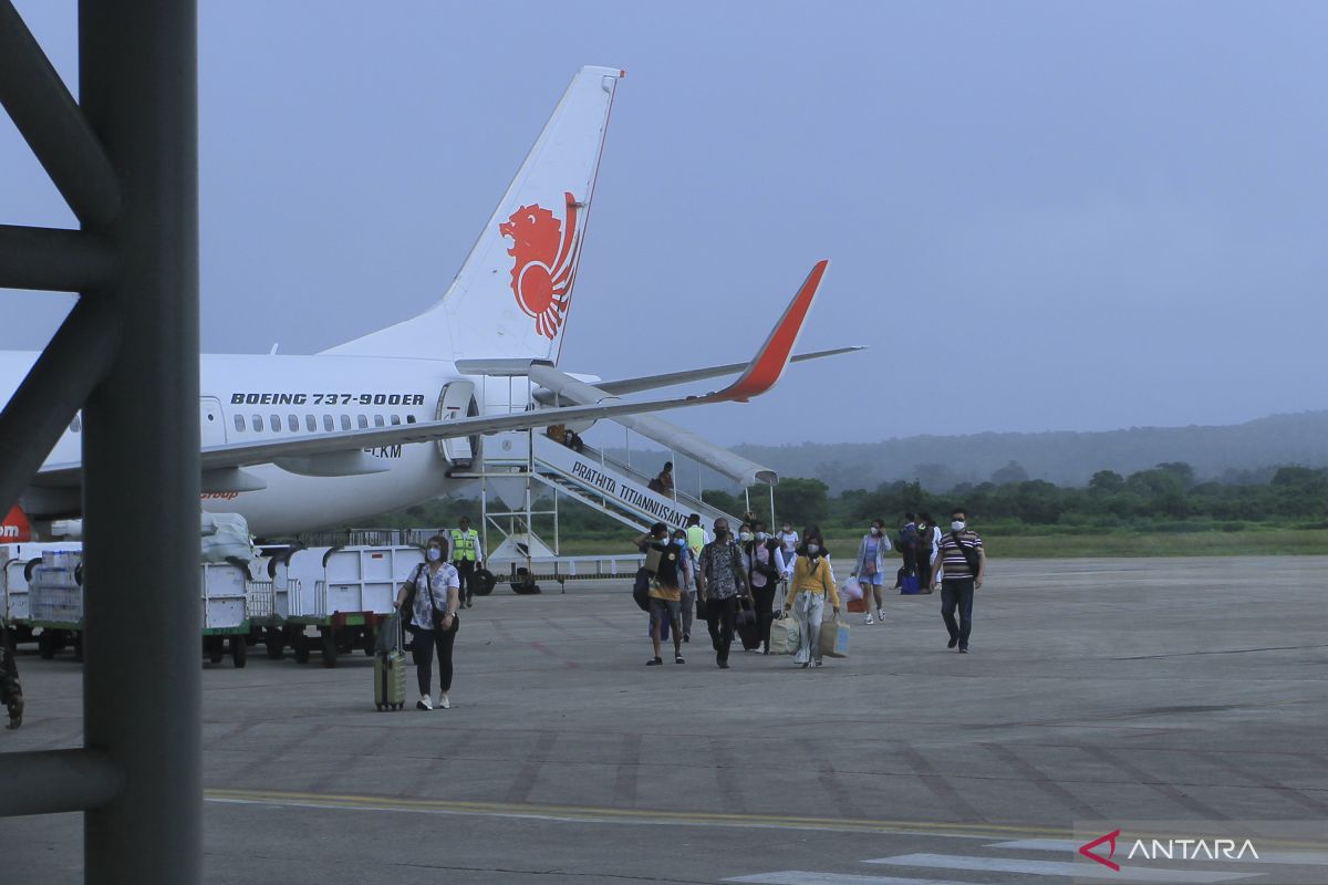 Dua pesawat di Kupang tunda keberangkatan akibat cuaca ekstrem