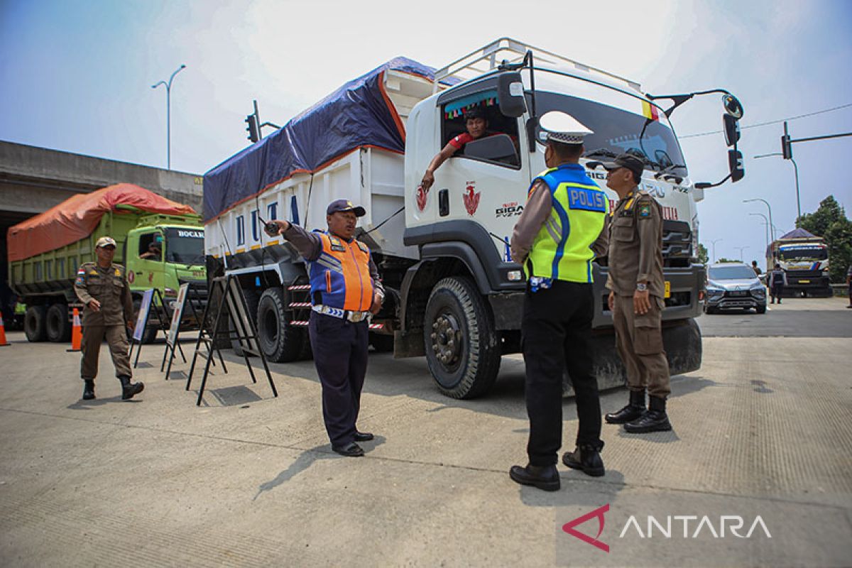 Kemenhub minta operator pelabuhan larang truk ODOL masuk kapal